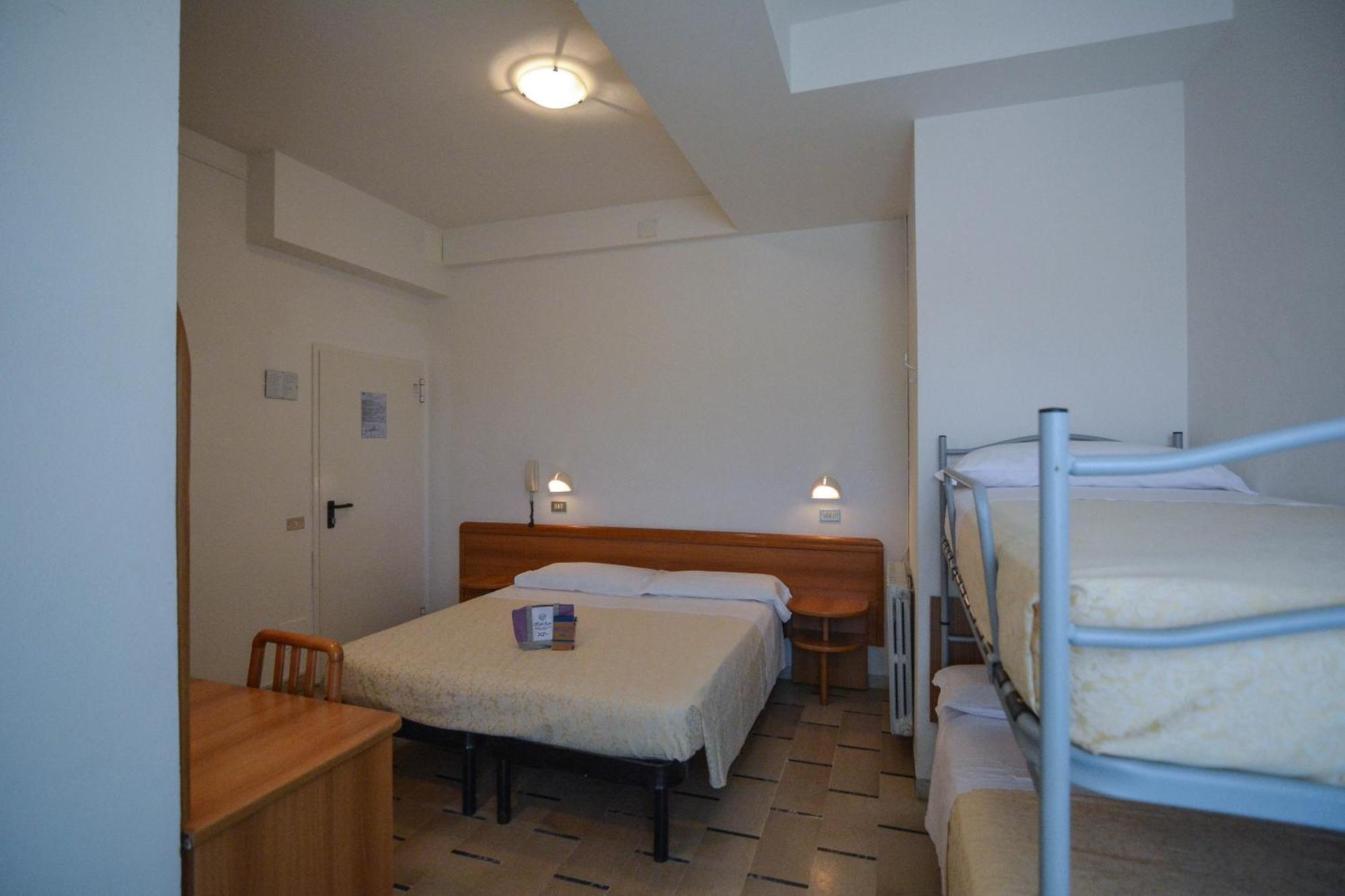 Hotel Zani Червия Екстериор снимка