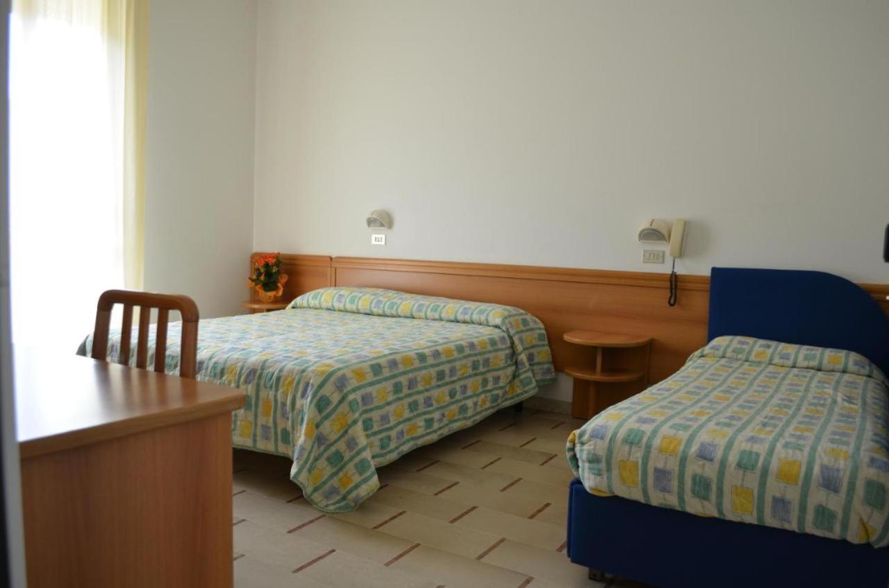 Hotel Zani Червия Екстериор снимка