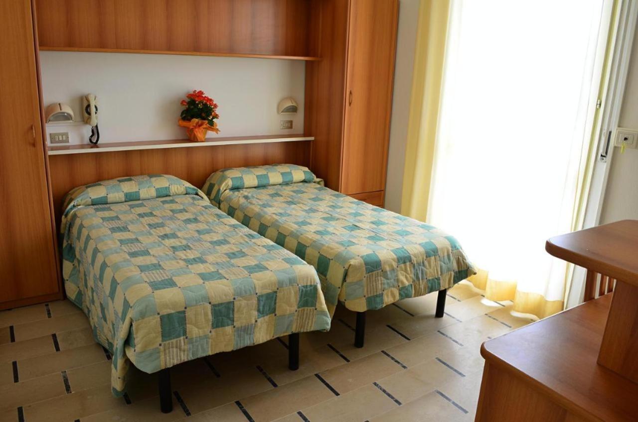 Hotel Zani Червия Екстериор снимка