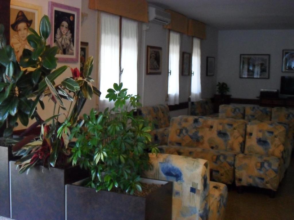 Hotel Zani Червия Екстериор снимка