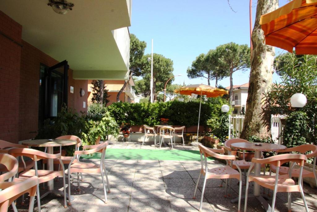 Hotel Zani Червия Екстериор снимка