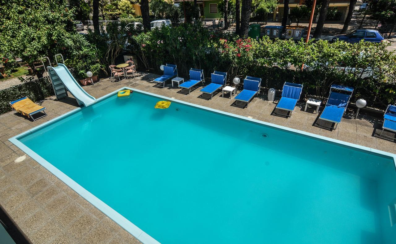 Hotel Zani Червия Екстериор снимка