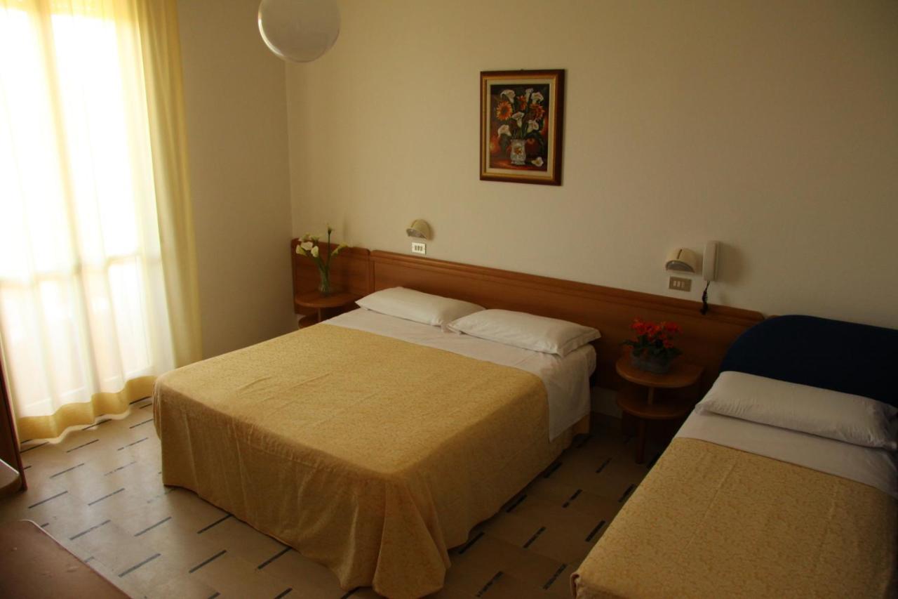Hotel Zani Червия Екстериор снимка
