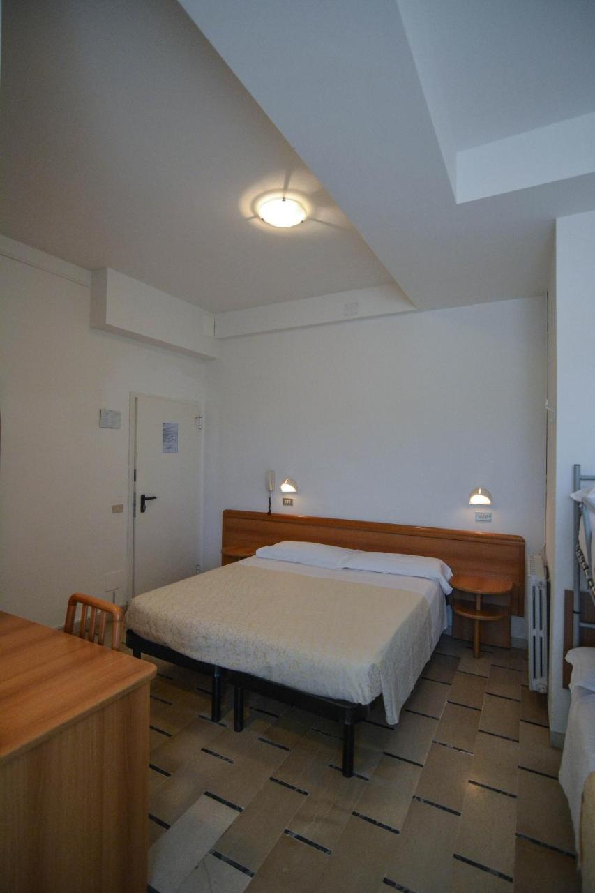 Hotel Zani Червия Екстериор снимка